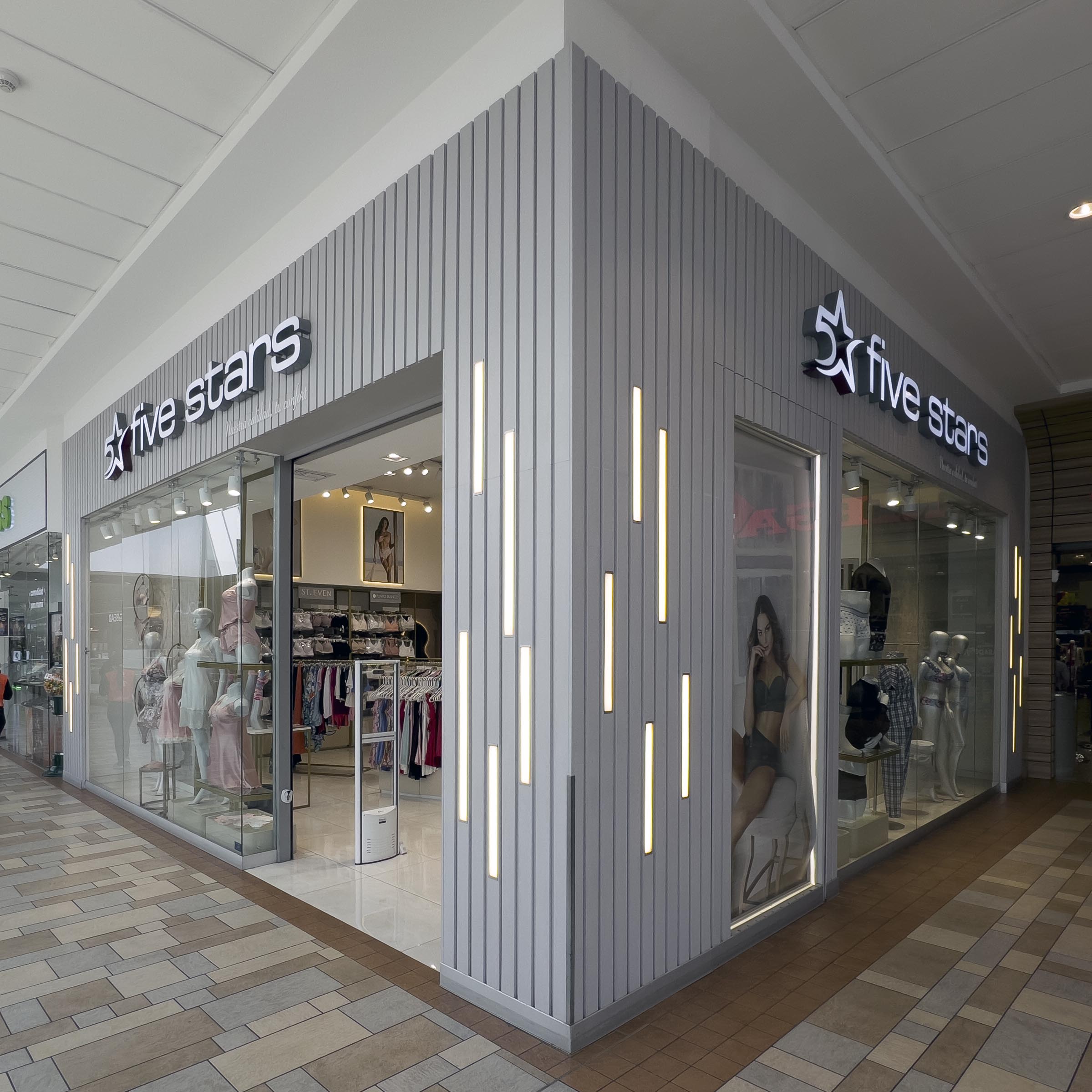 Five Stars C.C. Condado Shopping Quito